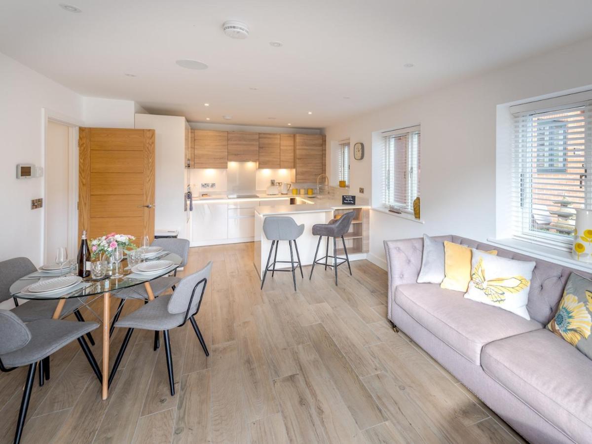 Pass The Keys 1 Bed Albury Contemporary Apartment With Secure Parking ชรูว์สเบอรี ภายนอก รูปภาพ
