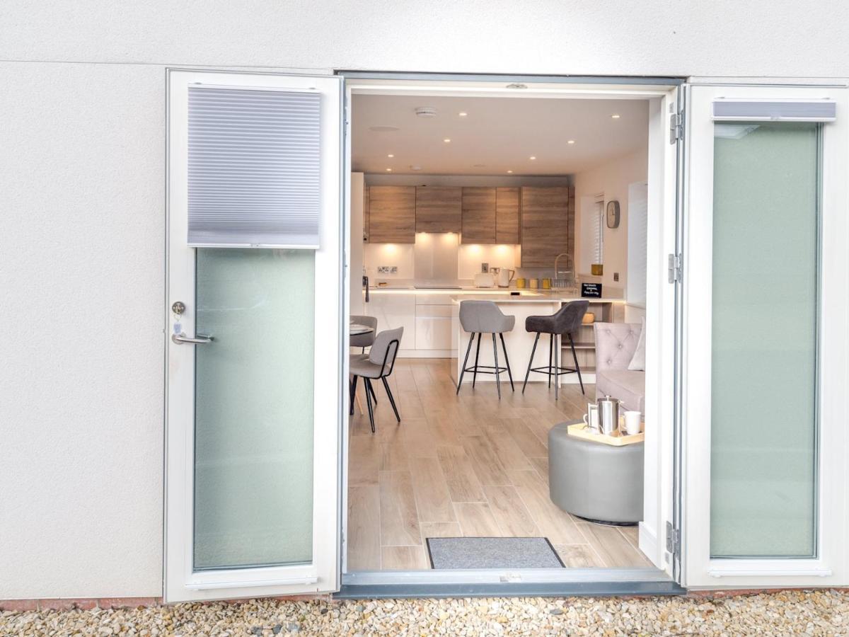 Pass The Keys 1 Bed Albury Contemporary Apartment With Secure Parking ชรูว์สเบอรี ภายนอก รูปภาพ