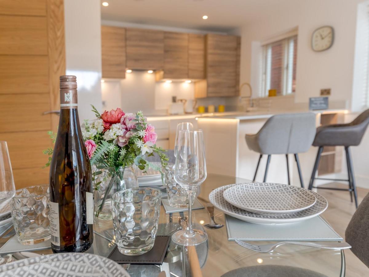 Pass The Keys 1 Bed Albury Contemporary Apartment With Secure Parking ชรูว์สเบอรี ภายนอก รูปภาพ